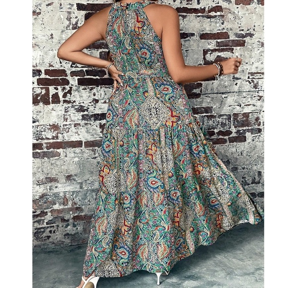 Plus Paisley Print Belted Halter Maxi Dress - Picture 4 of 5